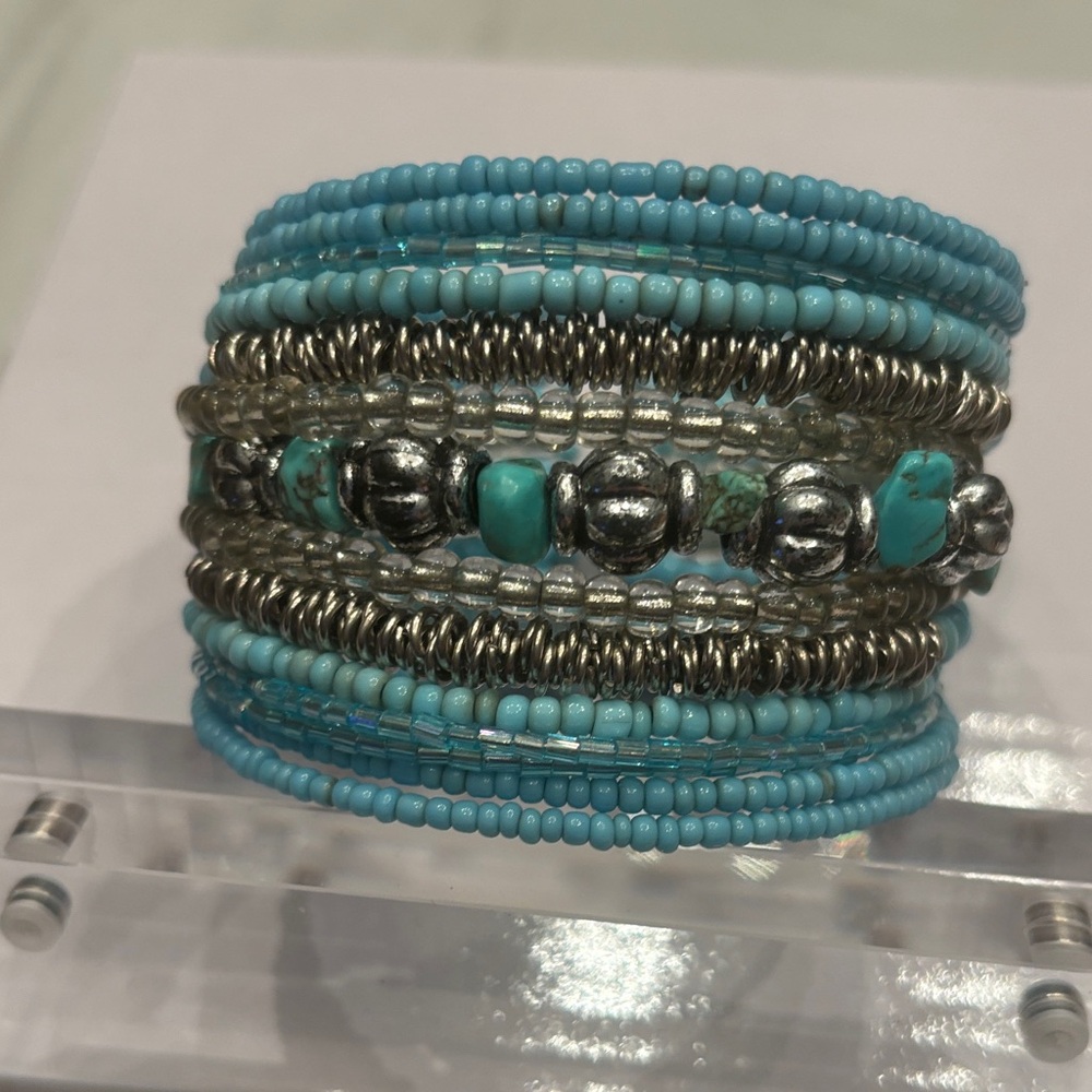 SUMMER STYLE!!! Turquoise and Silver Beaded Bracelet